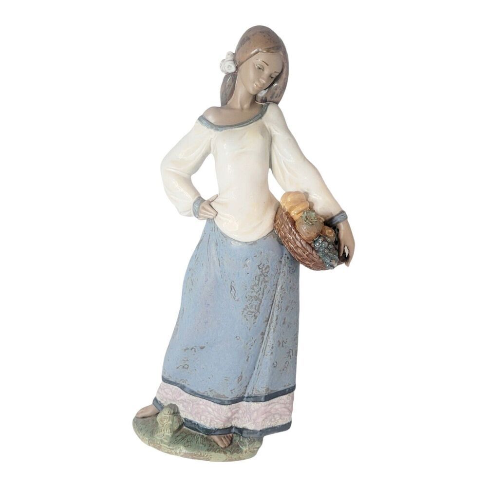 Vtg LLADRO Gres Figurine 2229 "Seasonal Gifts" Retired Gres Finish 17" With Box